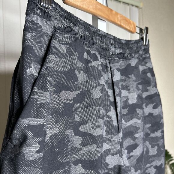 Lululemon Camo Short Gray 9" Inseam Size M - Picture 2 of 6